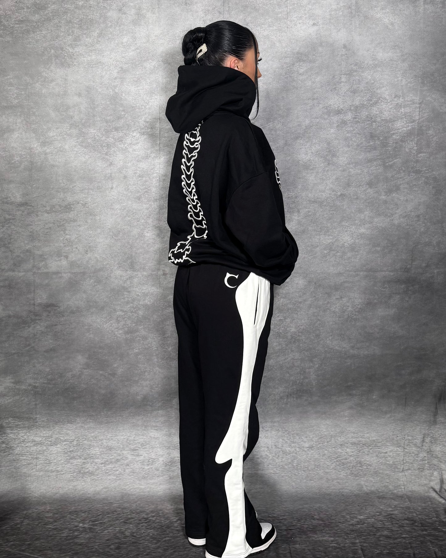 ETERNAL AFFECTION BONE SWEATPANTS - BLACK