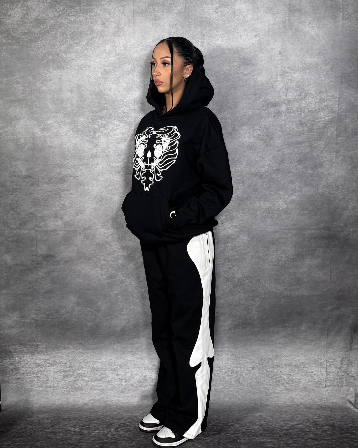 ETERNAL AFFECTION BONE HOODIE - BLACK