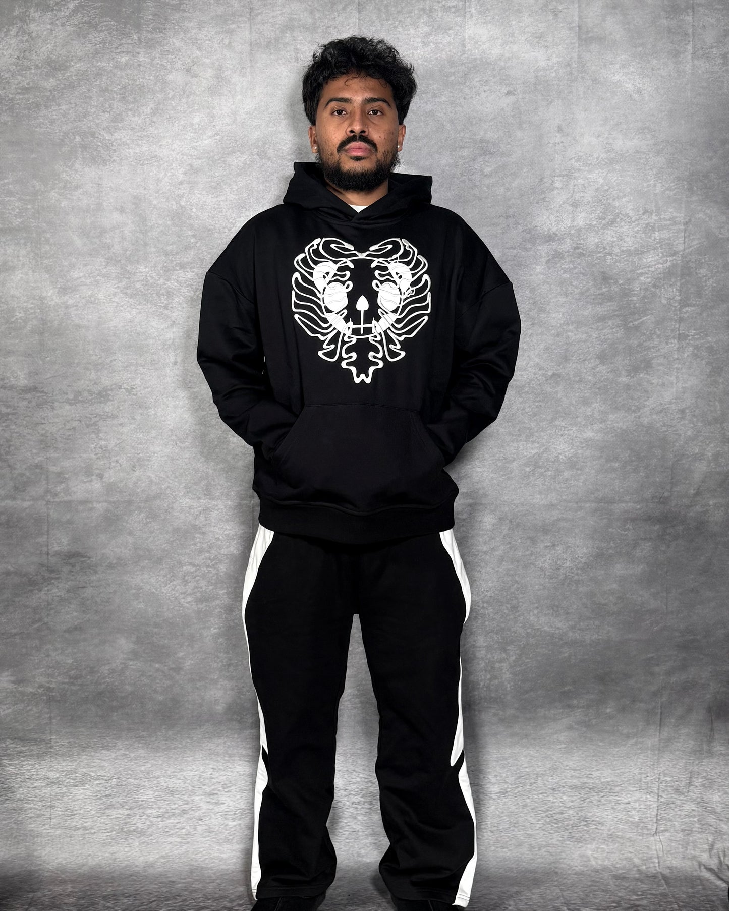 ETERNAL AFFECTION BONE SWEATPANTS - BLACK