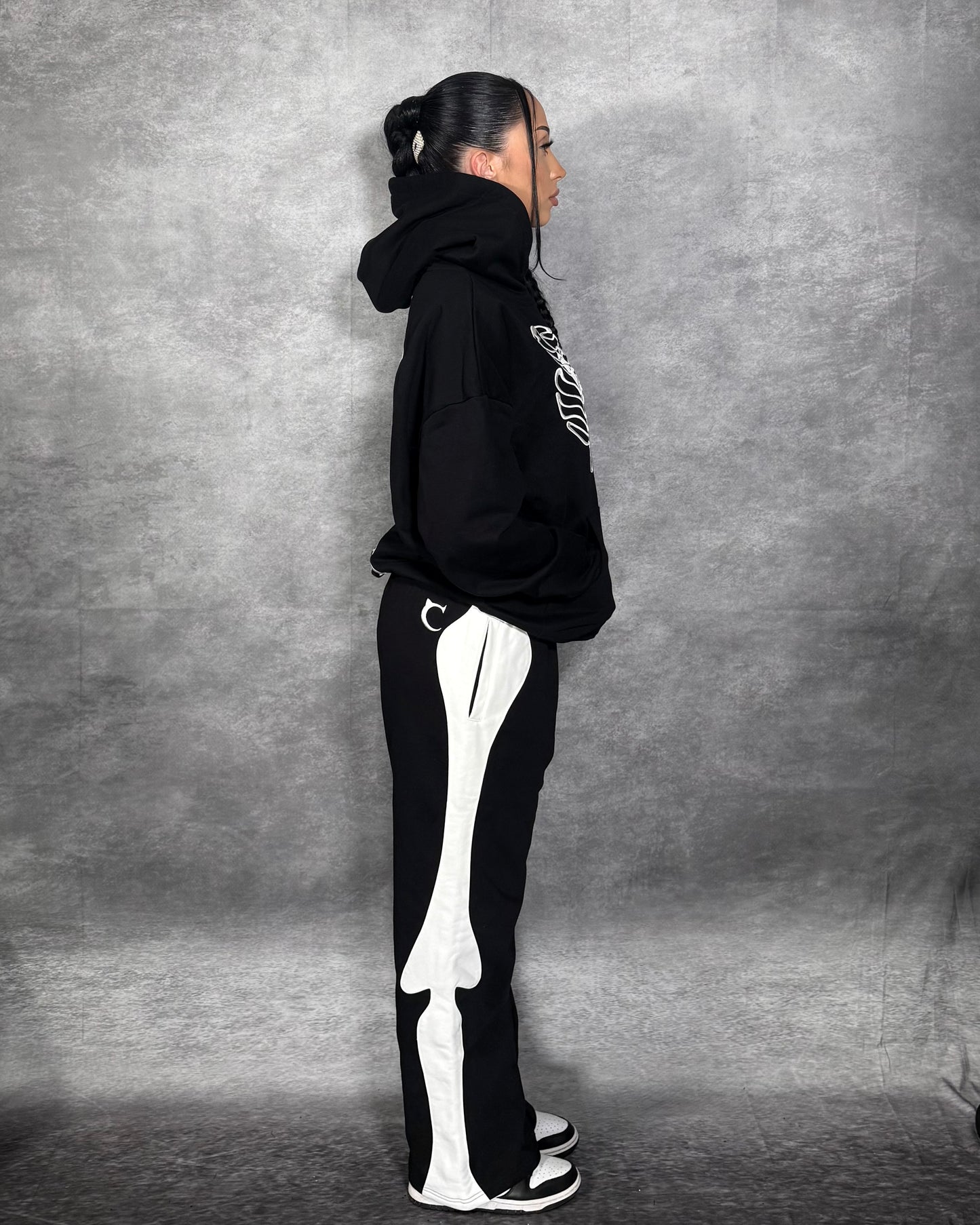 ETERNAL AFFECTION BONE SWEATPANTS - BLACK